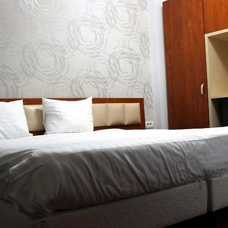 Kosher Hotel Lev Or Bükreş Dış mekan fotoğraf