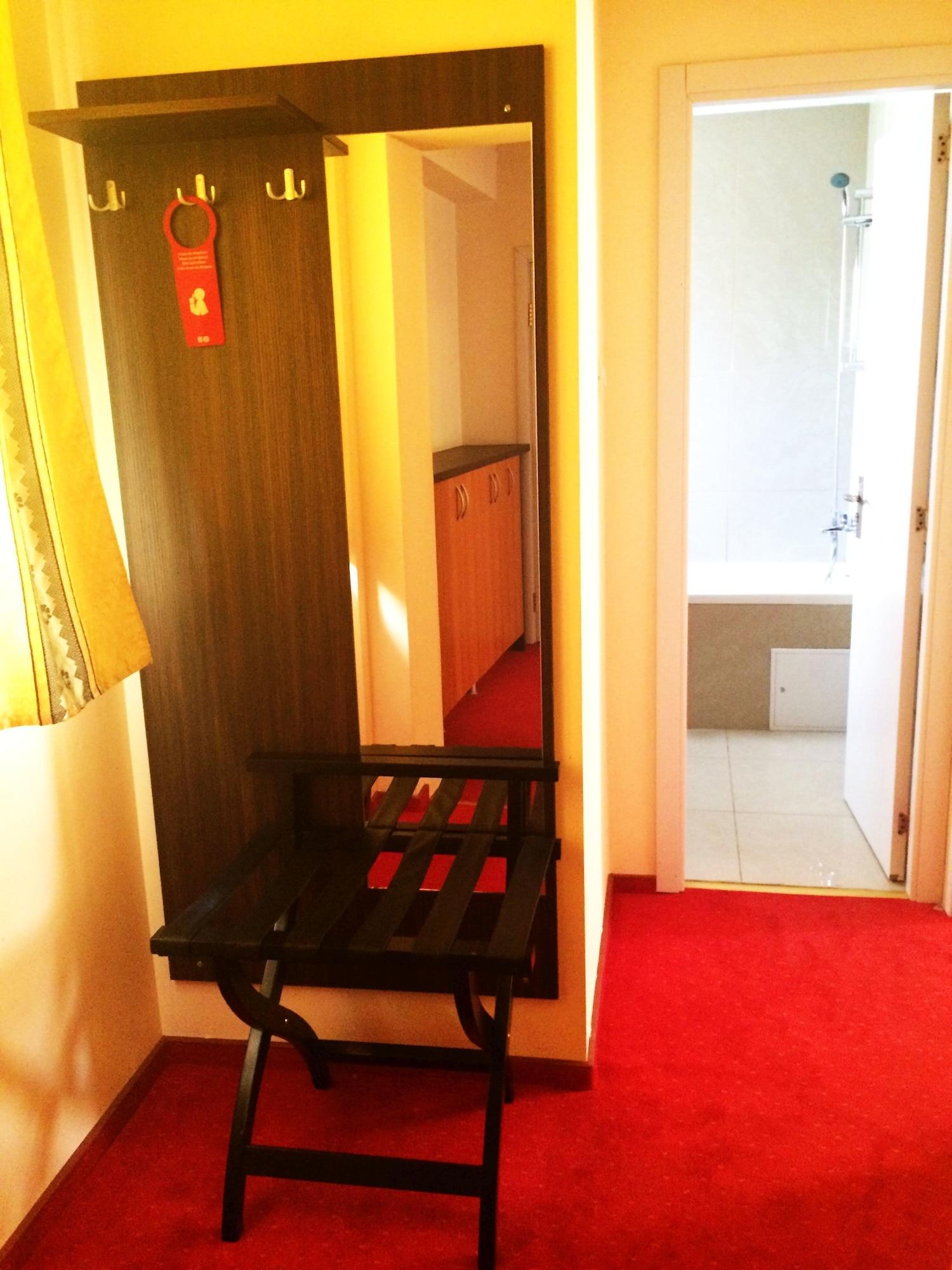 Kosher Hotel Lev Or Bükreş Dış mekan fotoğraf
