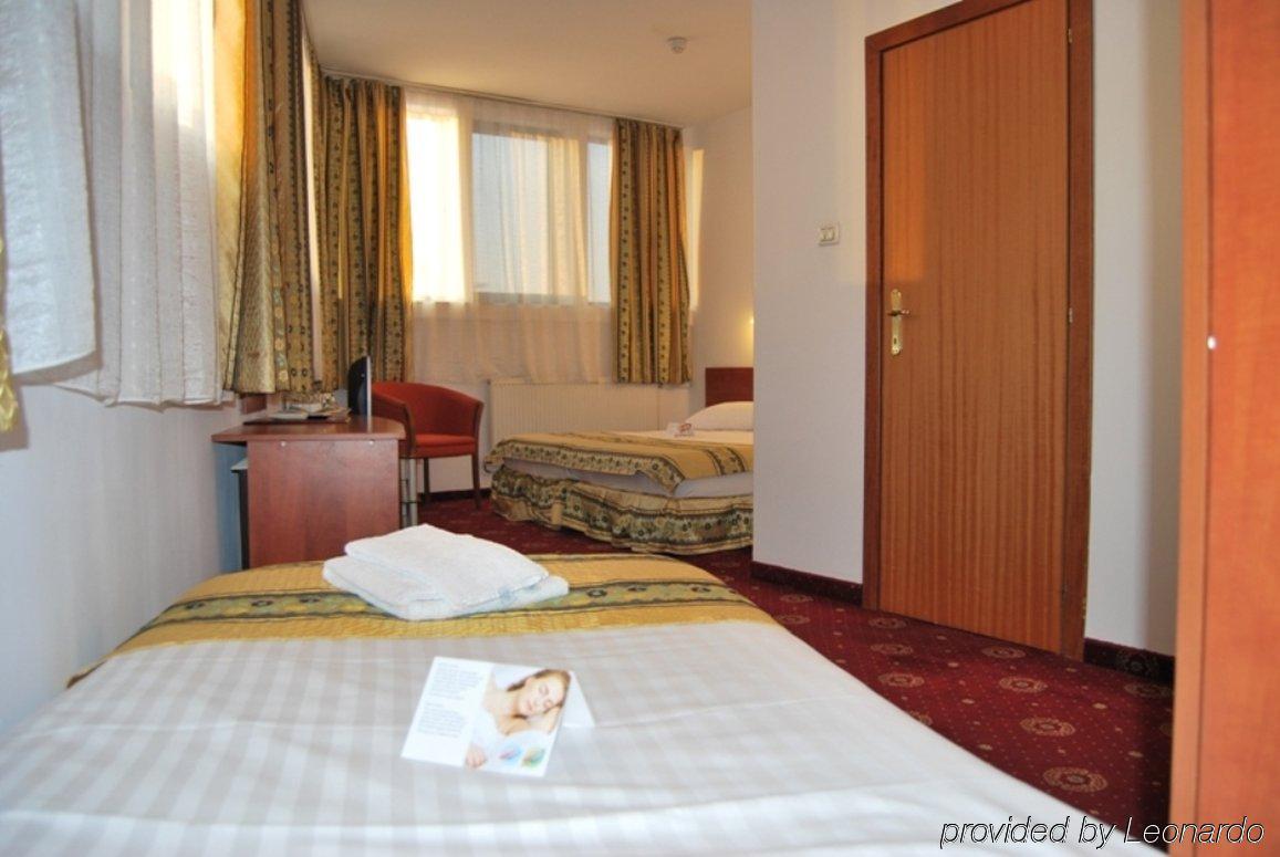 Kosher Hotel Lev Or Bükreş Oda fotoğraf