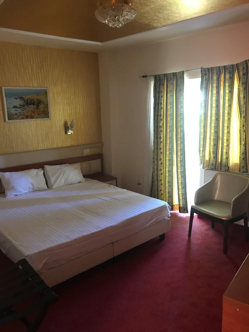 Kosher Hotel Lev Or Bükreş Dış mekan fotoğraf