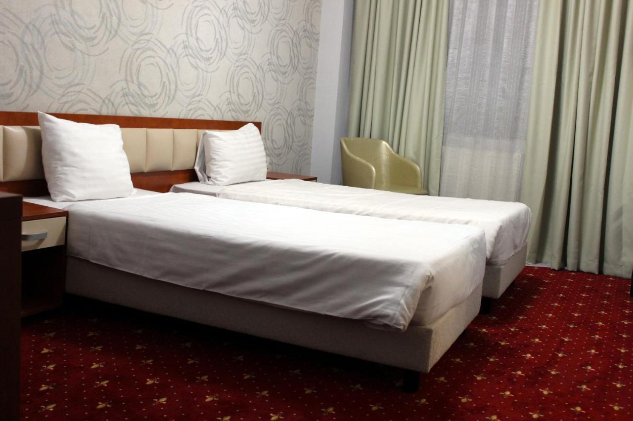 Kosher Hotel Lev Or Bükreş Dış mekan fotoğraf