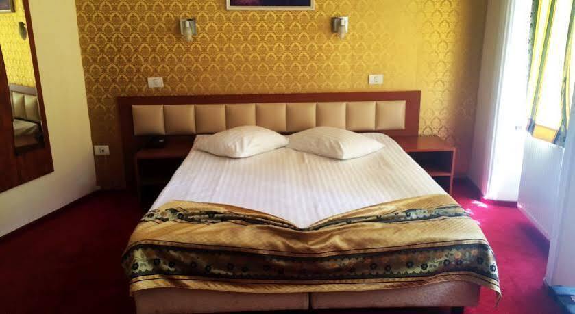 Kosher Hotel Lev Or Bükreş Dış mekan fotoğraf