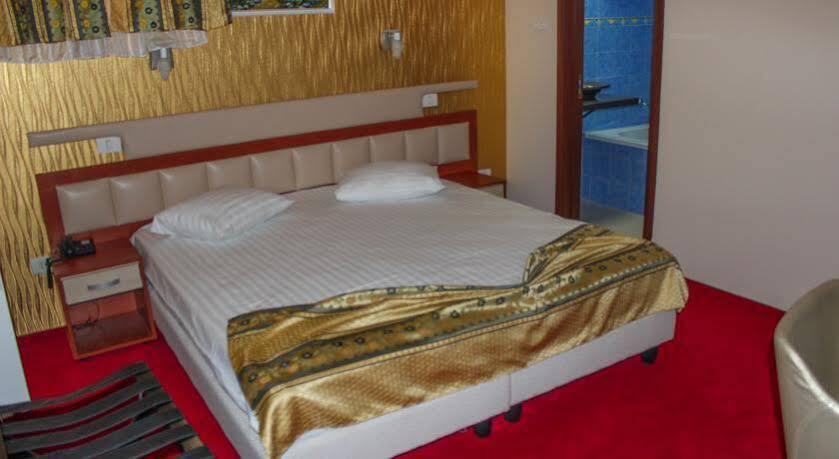 Kosher Hotel Lev Or Bükreş Dış mekan fotoğraf